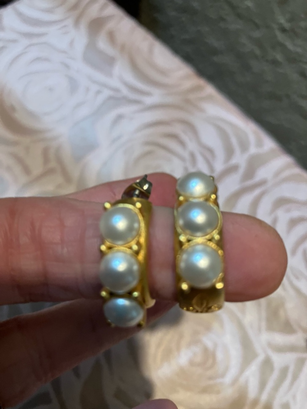 FRENCH KANDE HUGGIE EARRINGS
